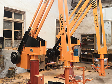 Клиент в Таиланде заказал два литейных манипулятора